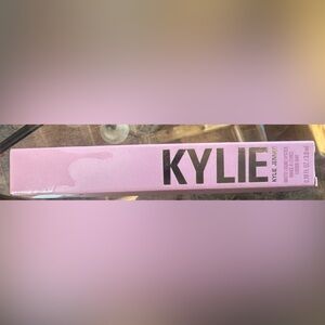 Kylie matte liquid lipstick “a moment” #346